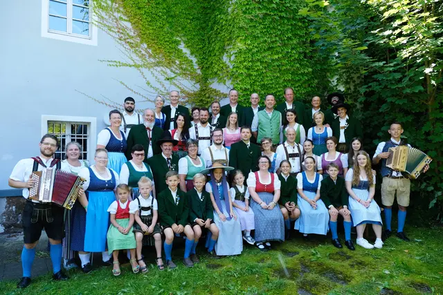 Die Tracht der Region steht heuer im Vordergrund. | Foto: Eduard Sommer