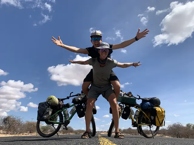 Dieser Abend ist so aufregend, skurril, lehrreich und unterhaltsam wie, nun ja, eine Radreise
eben... und von einer klassischen Diashow so weit entfernt, wie Kapstadt von Wien." | Foto: ©Tanja Willers