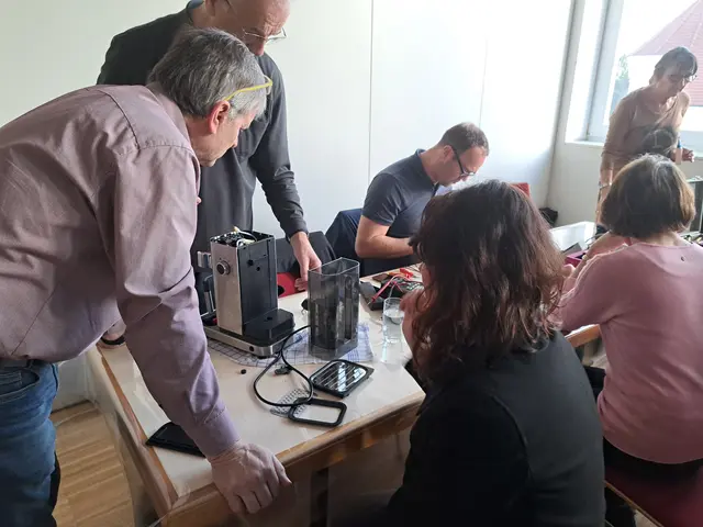 Gemeinsam Altgedientes wieder flott machen. | Foto: Agentur für Standort und Wirtschaft Leonding GmbH