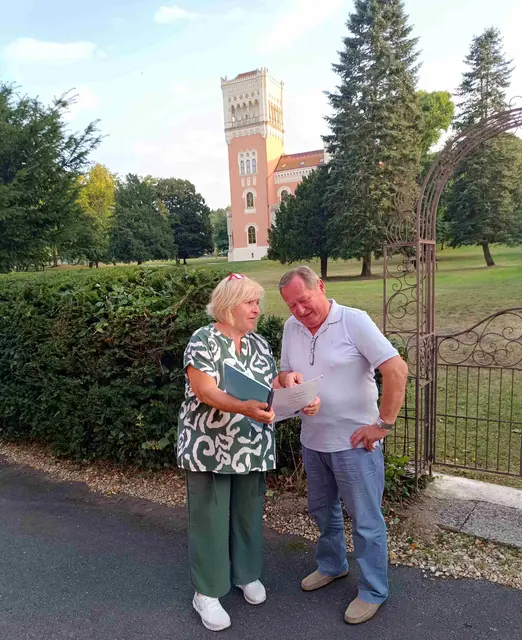Regiesseurin Barbara Schwaiger und Obmann Berthold Csar bringen auch für heuer wieder ein sehr unterhalsames Stück für 4 Damen und 6 Herren auf die Bühne. | Foto: Peter Seper