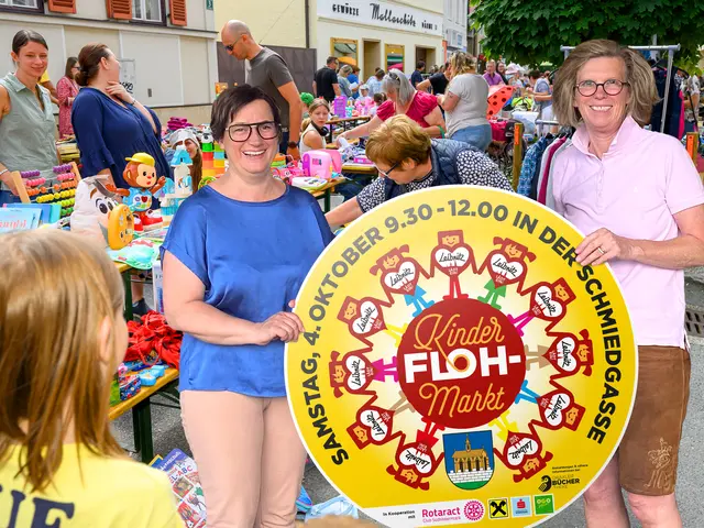 Silvia Oswald und Barbara Draxler von "Leibnitz lädt ein" freuen sich auf zahlreiche Besucherinnen und Besucher beim Kinderflohmarkt in Leibnitz. | Foto: Der Markendenker