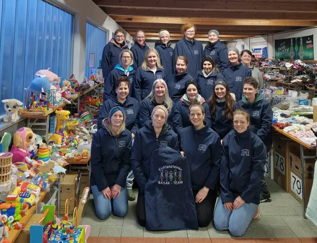 Das Angebot beim Kinderartikel-Basar in Vichtenstein am 11. Oktober 2025 ist vielfältig und reicht von Herbst- und Winterkleidung über Spielwaren bis zu Babyartikeln, Kinderwägen und Kindersitzen. | Foto: Team Kinderartikelbasar Vichtenstein