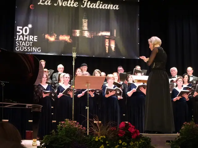 Nóra Lakner-Bognár dirigiert den Stadtchor und Vox Savariae. | Foto: Peter Sattler