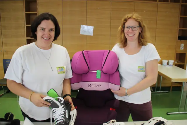 Linda (l.)  und Larissa Partl freuen sich auf viele Besucher. | Foto: Jordan