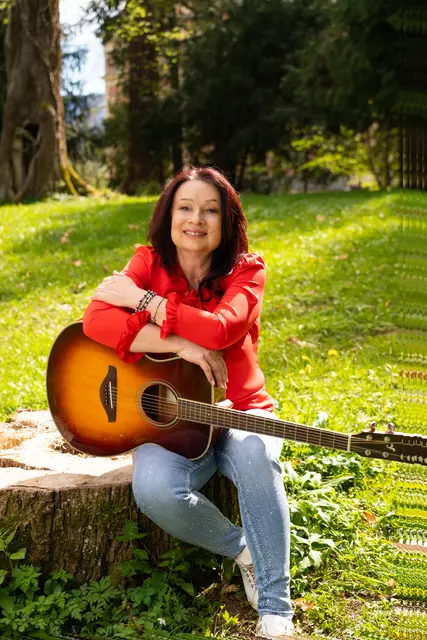 Sabine Holzinger hält im Rahmen ihrer Solo-Tour in Kufstein. | Foto: soulspacestudios