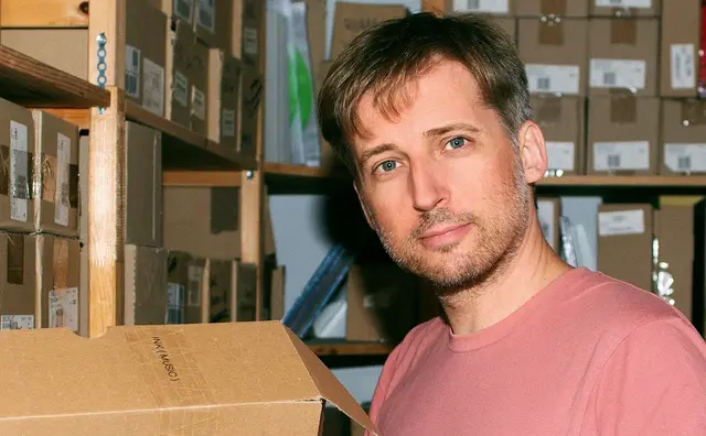 Eintritt frei: Hannes Tschürtz erzählt in der kubi Kufstein von "Unnützem Musikwissen". | Foto: Sophie Löw