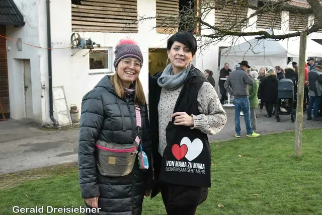 Veranstalterin Angelika Leinweber mit der Chefin von Mama zu Mama Oststeiermark Sara Bauernhofer. | Foto: Gerald Dreisiebner