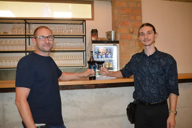 Der Buschenschank des Weinguts Der Bader lädt Besucherinnen und Besucher zum Verweilen und Verkosten ein.  | Foto: Rosenberger