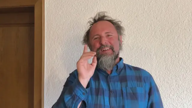 Politikzauber mit Christoph Lukas Schwaiger beim Kabarett in Weißenbach. | Foto: Marchgraber