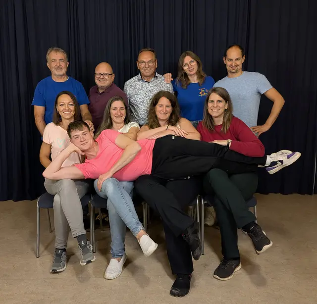 Die Theatergruppe Gastern zeigt "Heiße Nacht und kalte Dusche" - eine Komödie in drei Akten von Hans Gnade. | Foto: Theatergruppe Gastern