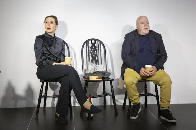 Bewegendes Kammerspiel im Kuhlturstall Axams: Trojer &amp; Wolf spielen „GIFT“ von Lot Vekemans! | Foto: Birgit Gufler