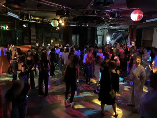 Die große Erfolg der Premiere führt zu einer Wiederholung: "Sie tanzt" gibt es am 31. Oktober. | Foto: Die Völserrinnen