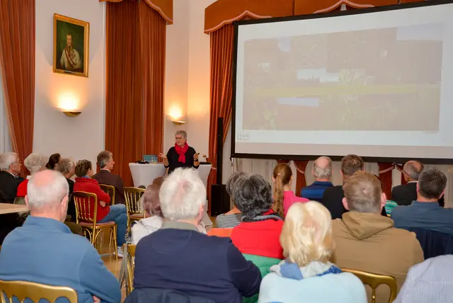 Beim ersten Termin des Semesters am 16. Oktober informierte die BOKU-Professorin DI Dr.
Siegrid Steinkellner die interessierten Gäste über die Zukunft des Pflanzenschutzes im
Spannungsfeld zwischen moderner Technik, Chemie und Biologie. | Foto: Stadtgemeinde Tulln