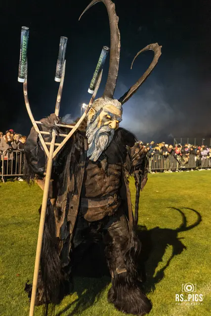 Rund 40 Krampusgruppen aus nah und fern sorgen für Gänsehaut und eine unvergessliche Show.  | Foto: RS_PICS PHOTOGRAPHY