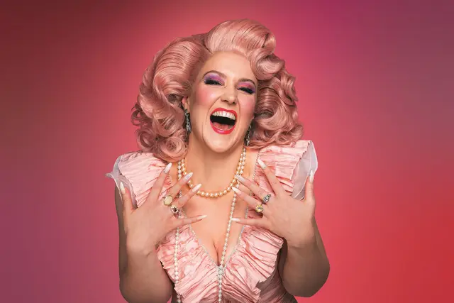 Nina Bezu als Lustige Witwe. | Foto: Lalo Jodlbauer | YAY Creative 