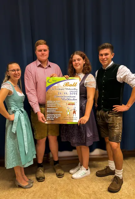 Svenja Holas, Felix Breymann, Sarah Gerersdorfer und Bernhard Haidl laden zum Landjugendball | Foto: LJ Weikertschlag