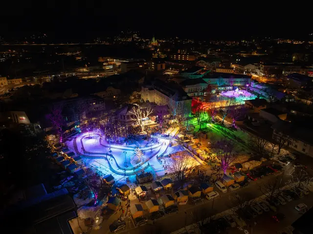 Am 14. November ab 16:00 Uhr ist die große Eisfläche im Park wieder geöffnet. | Foto: Robert Eder