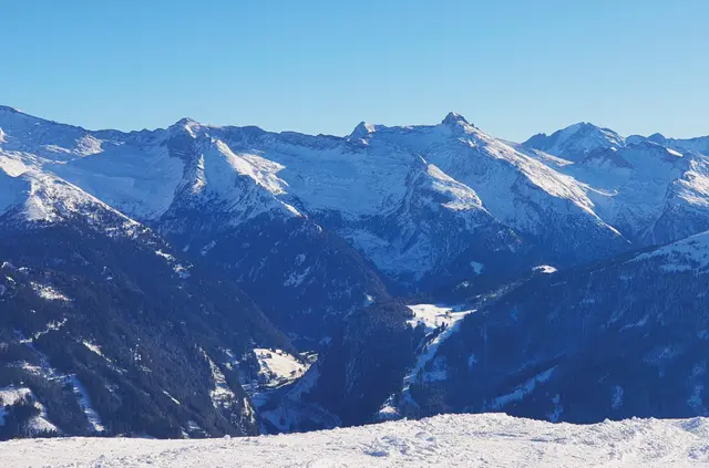 Geschichten rund um den Brenner gibt es am Sonntag, 23. November im Gasthof Rose zu hören. | Foto: Kulturrebellen Productions