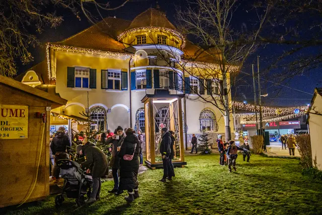 s'Andorfer Christkindl findet von 5. bis 8. Dezember 2025 im stimmungsvollen Ambiente des Andorfer Gemeindegartens statt. | Foto: netpixel.at