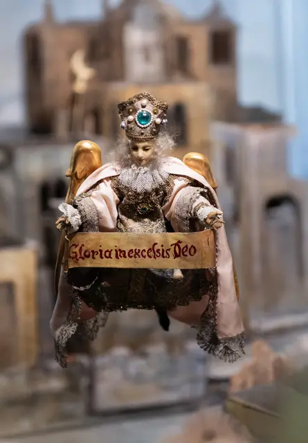 Ein stiller Zeuge vergangener Zeiten – die alte Krippenfigur erzählt von Glauben, Kunst und Geschichte. | Foto: Bezirksmuseum Braunau