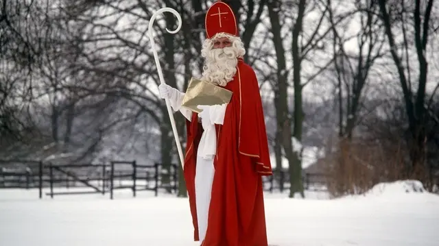 Bald ist es wieder so weit und der Nikolaus stattet den Kindern einen Besuch ab.  | Foto: picture alliance