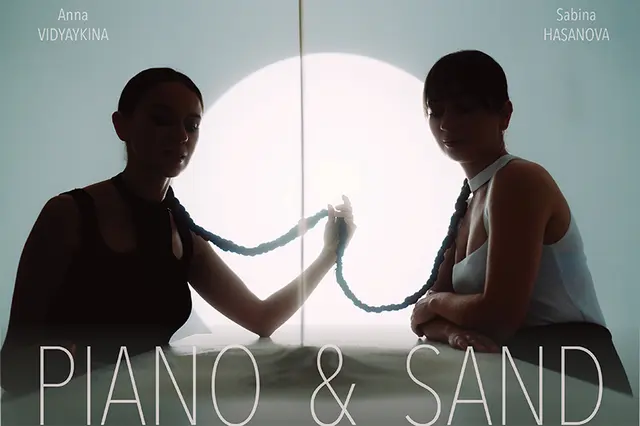 Die Künstlerinnen, Anna Vidyaykina (Klavier) und Sabina Hasanova (Sandmalerei) gastieren am 27.11. im SZentrum.  | Foto: Tim Cavadini