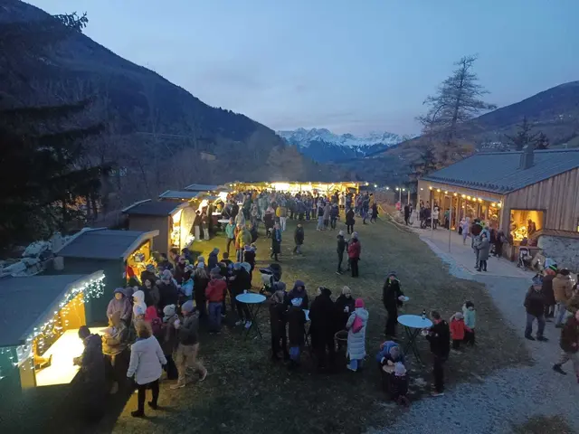 Die Veranstalter laden herzlich zu einem besinnlichen und geselligen Adventnachmittag auf Burg Trautson ein und freuen sich auf viele Besucher. | Foto: Veranstalter
