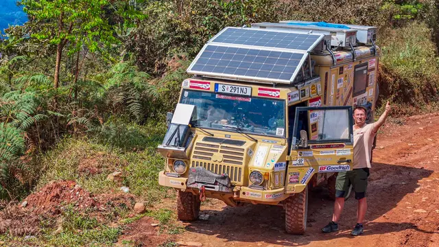 Seit 2018 läuft Friedl Swobodas Weltumrundung mit dem Steyr-Puch Pinzgauer. Unübliche Routen und ungeplante Erlebnisse zeichnen die Reise aus.  | Foto: Swoboda