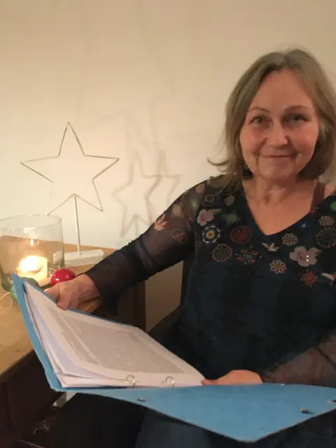 Caritas-Mitarbeiterin Christine Wally-Biebl möchte kleine Augenblicke des Glücks wieder sichtbar machen. | Foto: Caritas