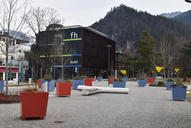 Der “Mountain Market”, ein Bergsport-Flohmarkt, findet am 7. Februar 2026 in der Aula der FH Kufstein Tirol statt.   | Foto: Barbara Fluckinger/BB Archiv