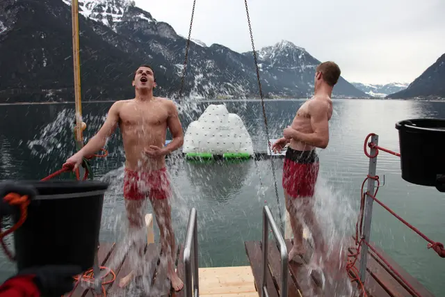 Wer wagt sich am 31.12. wieder in den Achensee. Kalt wird es auf alle Fälle.  | Foto: Achensee Tourismus