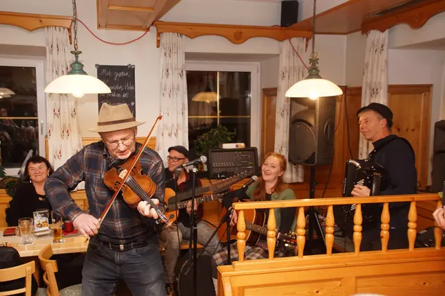 Im Gasthaus zum Alten Turm wird Ende des Jahres wieder musiziert. | Foto: KulturSpontan