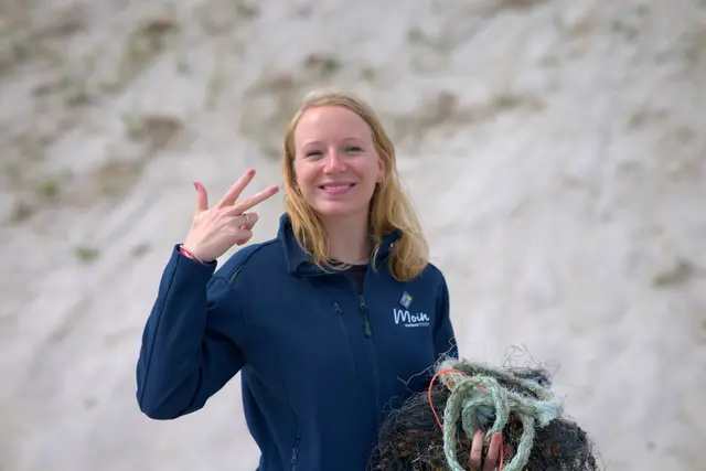 Die Kampagne „Nimm drei - sei dabei“ appelliert an Strandbesucher, drei Dinge mitzunehmen, die nicht dorthin gehören | Foto: Peter Lühr
