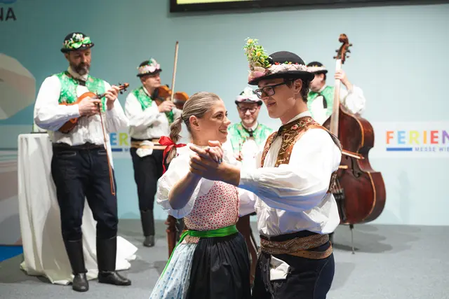 Mit Musik und Tanzvorführungen macht die Ferienmesse Wien Lust darauf, Land und Leute kennenzulernen. | Foto: Emilia Schloegl/FRB Media