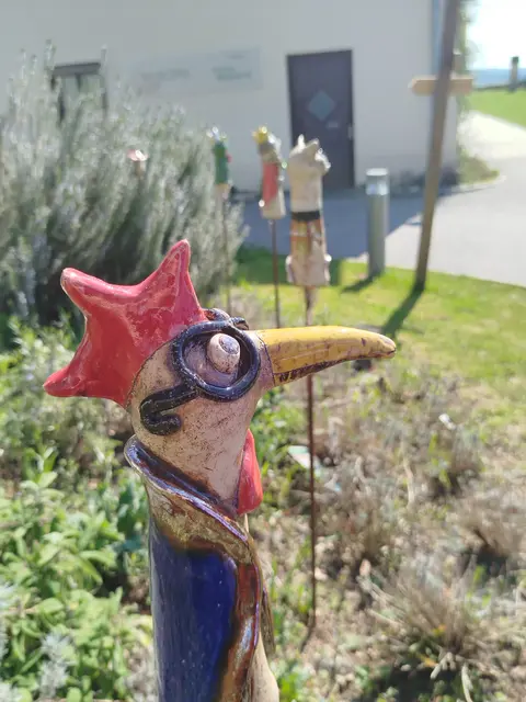 Getöpferte Zaunhocker im AndersOrt Haus der Frauen.

 | Foto: AndersOrt Haus der Frauen