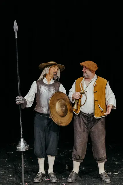 Franz Osl als "Don Quijote" und Georg Mairhofer als "Sancho Pansa" stehen für das Stadttheater Kufstein auf der Bühne. | Foto: Magdalena Laiminger