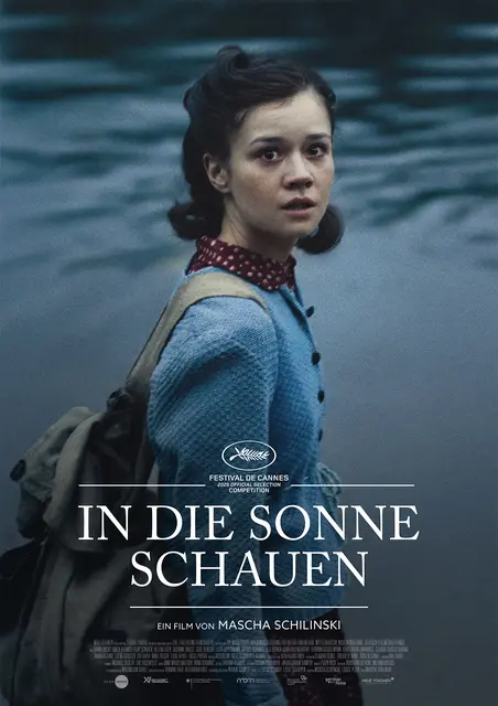 Film IN DIE SONNE SCHAUEN am Mi 25.2.2026 um 19:30 Uhr im Kino Zwettl
Der Film erzählt von vier jungen Frauen, die zu unterschiedlichen Zeiten auf einem abgelegenen Bauernhof leben. Es geht unter anderem um häusliche Gewalt, verdrängte Sehnsüchte und vererbte Traumata.
Ein vielschichtiger Bilderstrom mit großer Sogwirkung
