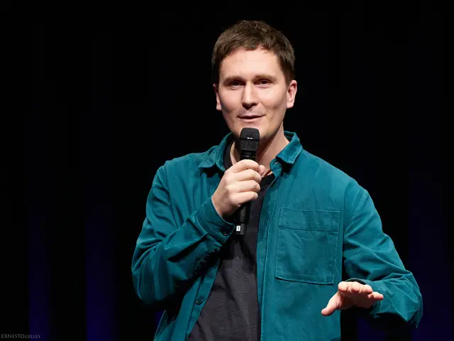 Hosea Ratschiller präsentiert „Happy Place“ – preisgekröntes Kabarett live in Kufstein.  | Foto: Foto: Udo Leitner