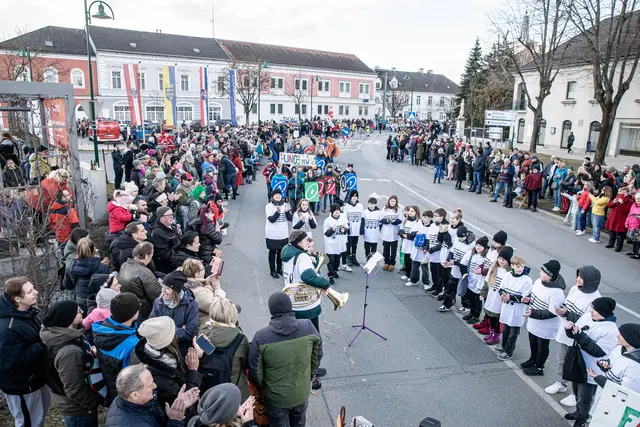 Musik, gute Laune und fantasievolle Gruppen machen den Faschingsumzug zu einem Highlight im Ort. | Foto: Musikvolksschule Ober-Grafendorf