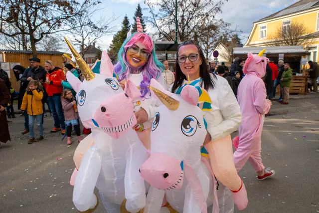 Zahlreiche Besucher verfolgen den Umzug entlang der Route durch Ober-Grafendorf. | Foto: Musikvolksschule Ober-Grafendorf