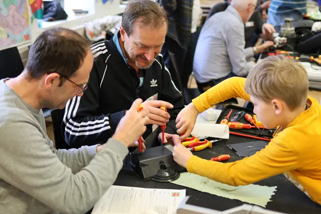 Im Braunauer Repair-Café darf auch 2026 wieder ordentlich geschraubt, genäht und getüftelt werden.  | Foto: BAV Braunau