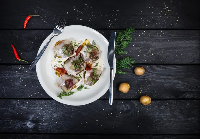 Heringsschmaus im LUKSUS Restaurant | Foto: Shutterstock