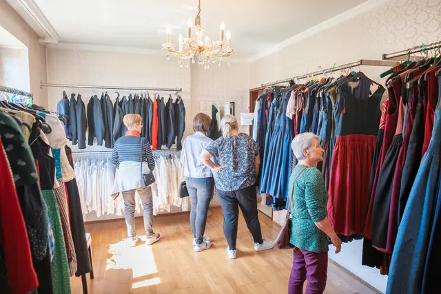 Jeden ersten und letzten Samstag im Monat öffnet der Trachtenflohmarkt im AndersOrt Haus der Frauen.  | Foto: Haus der Frauen