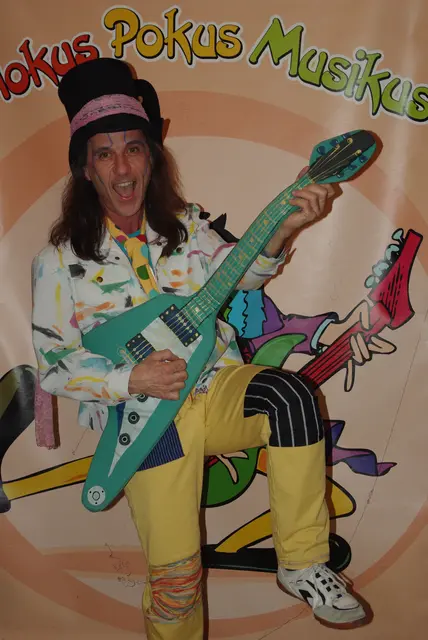 HOKUS POKUS MUSIKUS ist seit 40 Jahren unterwegs, um kleine und große Kinder mit seiner einzigartigen Musik-Mitmach-Show zu begeistern. | Foto: Ulrike Rauch