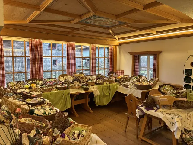 Ein ganz neuer Raum mit unzähligen handgemachten Ostereiern wartet am Genusshof in Bad Gams. | Foto: Farmer-Rabensteiner