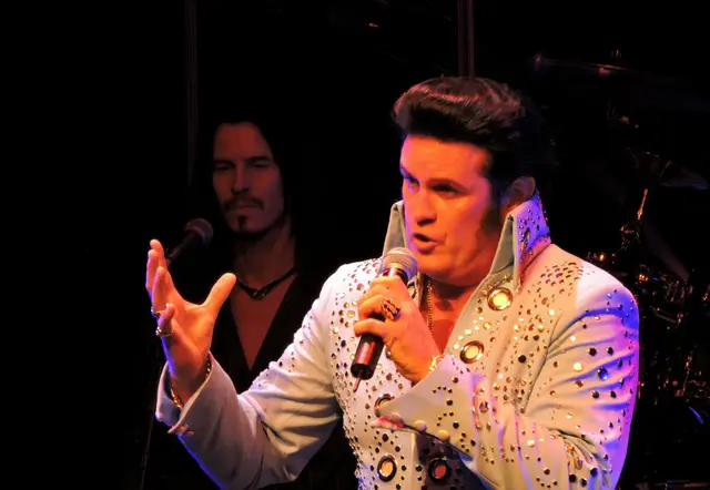 "Rusty in Concert" am Muttersberg bei seiner Las Vegas Show im Alpengasthof. | Foto: Rusty in Concert/Andreas Seeburger