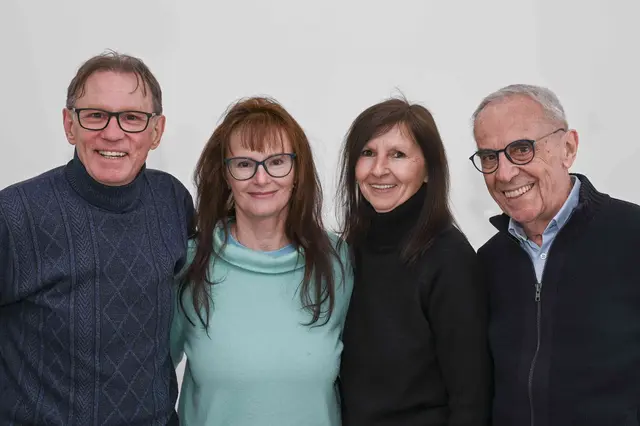 Heinz Trutschnig, Gabriele Steiner, Helga Trutschnig und Heinz Karner präsentieren gemeinsam die Ausstellung „Quadrologie“ in der Remise von STYX Naturcosmetic in Ober-Grafendorf. Vier unterschiedliche künstlerische Handschriften treffen hier erstmals als Familie in einem gemeinsamen Ausstellungsprojekt aufeinander. | Foto: Heinz Trutschnig