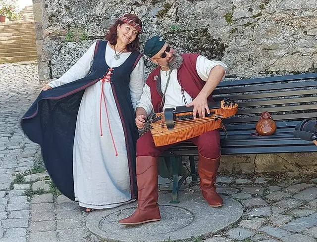 Ab 20. März begleiten Sie unsere edlen Damen und Herren wieder zu den ältesten Plätzen der Mittelalterstadt  | Foto: Gästeinformation Hainburg/Donau
