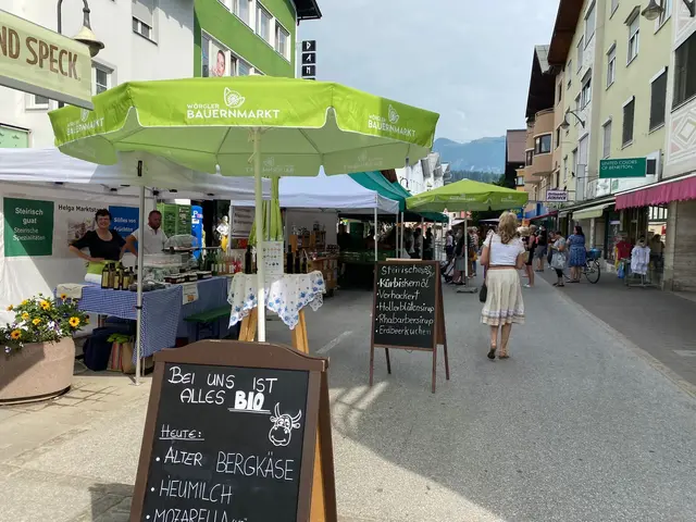 Der Wörgler Bauernmarkt hat jeden Samstag geöffnet. | Foto: Enengl