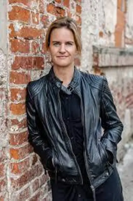 Autorin Doris Leeb präsentiert ihren neuen Lyrikband „Menscha“. | Foto: Doris Leeb